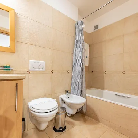 Beachside Bliss 5 Mins & Waterfront - Pool - Wi-fi - Smart Tv تافيرا