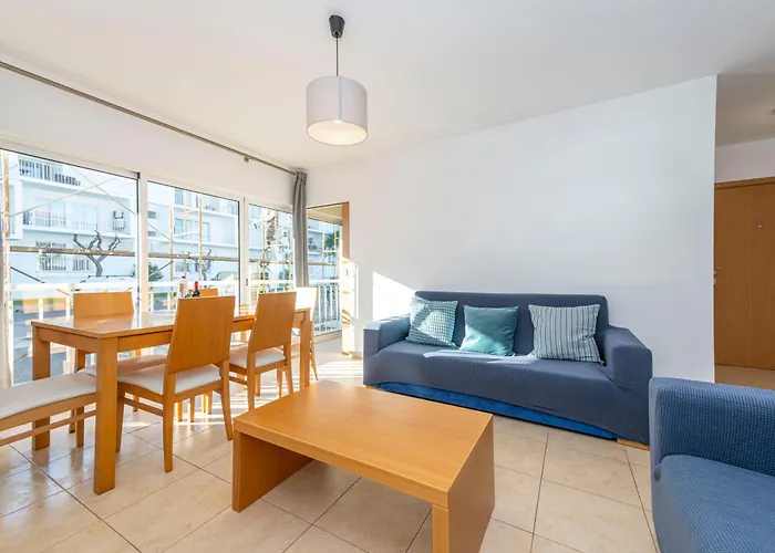 Beachside Bliss 5 Mins & Waterfront - Pool - Wi-fi - Smart Tv *