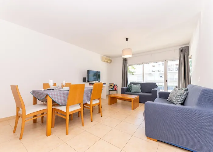 Beachside Bliss 5 Mins & Waterfront - Pool - Wi-fi - Smart Tv