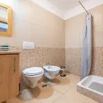 Apartman Beachside Bliss 5 Mins & Waterfront - Pool - Wi-fi - Smart Tv *