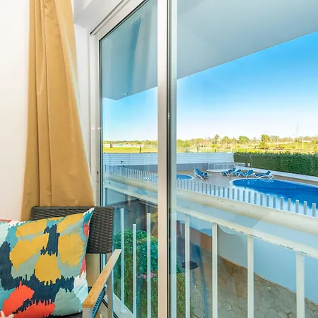 Beachside Bliss 5 Mins Beach&waterfront - Pool - Wi-fi - Smart Tv Apartment