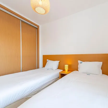 Apartment Beachside Bliss 5 Mins & Waterfront - Pool - Wi-fi - Smart Tv *